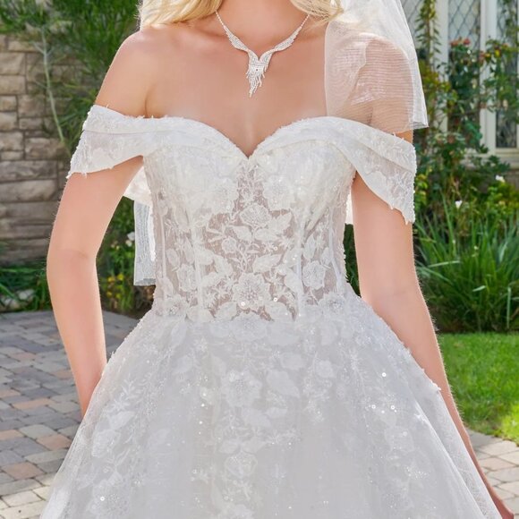 New Floral Lace Embellished Bridal Gown w/ Lace Up Back & Short Veil GL3822 - Picture 5 of 15